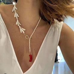 真鍮と天然バロックパールのケシパールペンダントネックレス（女性用）  ゴールドカラー  鶏の足の形  19.69~23.62インチ（50~60cm）&nbsp;FS-WG8C333-03