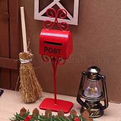 鉄製の郵便受けのミニチュア装飾品  マイクロランドスケープドールハウスアクセサリー  小道具の装飾のふりをする  レッド  35x25x125mm&nbsp;PW-WG51933-01