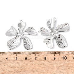 304ステンレスペンダント  花のチャーム  変色しない  ステンレス鋼色  32.5x33.5x2mm  穴：1.6mm&nbsp;STAS-A133-02B-P