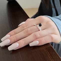 S925 スターリングシルバー オープンカフリング 女性用  天然染色と加熱処理を施した黒瑪瑙を使用  ラウンド  銀  usサイズ5 1/2(16.1mm)&nbsp;RJEW-M164-03
