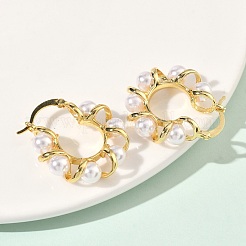 ツイスト真鍮とABSプラスチックのパールフープピアス  カドミウムフリー＆鉛フリー  長持ちメッキ  ラックめっき  18KGP本金メッキ  29.5x27x7mm&nbsp;EJEW-P336-05G