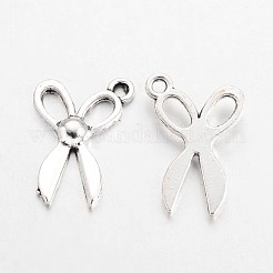 チベットスタイルの亜鉛合金のペンダントをシザー  鉛フリー＆カドミウムフリー  アンティークシルバー  20x14x3mm  穴：2mm&nbsp;X-TIBEP-R334-186AS-RS