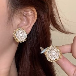 真鍮と模造真珠のスタッドピアス（女性用）  花  ゴールドカラー  ホワイト  20mm&nbsp;WGD4158-01