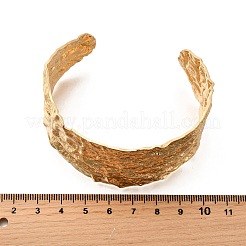 304ステンレススチールオープンバングル  女性用幅広バンドバングル  テクスチャー  ゴールドカラー  1-5/8インチ（4.1cm）  内径：2-3/8インチ（5.9cm）x2-1/2インチ（6.4cm）&nbsp;BJEW-D308-02G-C