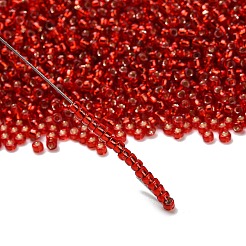 12/0グレードの丸いガラスシードビーズ  銀並ぶ  暗赤色  12/0  2x1.5mm  穴：0.3mm  約30000個/袋&nbsp;SEED-Q007-F38