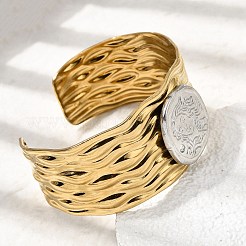 女性用ハンマー加工304ステンレススチール製カフバングル  ツートン  女性とフラットラウンド  内径：2.36インチ（6cm）  31 mm幅&nbsp;BJEW-Z177-01GP-01