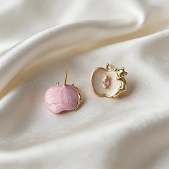 真鍮製パヴェセッティングのシングルキュービックジルコニアスタッドピアス（女性用）  猫の形をしたリンゴ  エナメル  ゴールドカラー  フローラルホワイト  10mm&nbsp;WGF0550-01