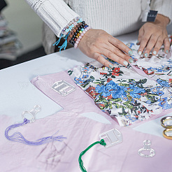 40個 2スタイル アクリル刺繍フロスドロップ  スリムフロスボビン  ミシン糸収納用  矢印とひょうたんの形  透明  5x3.35~4x0.25cm  穴：5~9.5mm  20個/スタイル&nbsp;DIY-CP0008-73