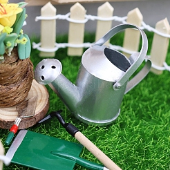 鉄製のじょうろミニチュア装飾品  マイクロランドスケープホームドールハウスアクセサリー  小道具の装飾のふりをする  プラチナ  52x31mm&nbsp;PW-WG1F443-01