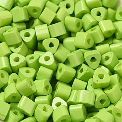 ベーキングペイント ガラスビーズ  セイロン  三角穴  trangle  緑黄  5x5x4mm  穴：1.3mm  3150個/ポンド&nbsp;SEED-H002-K-D302