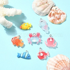 35 個 7 スタイルオーシャンテーマ樹脂ペンダント  海の動物チャーム  プラチナトーンの鉄ループ付き  魚、カニ、タコ  混合図形  ミックスカラー  15.5~34x17~26.5x5~8mm  穴：2mm  5個/スタイル&nbsp;RESI-YW0001-68