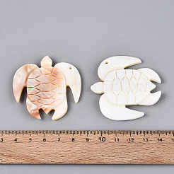 天然淡水貝の彫刻ペンダント  カメのチャーム  貝殻色  48~50x48~50x3.5~6.5mm  穴：2mm&nbsp;SHEL-N038-33