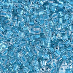 内側が透明な色のガラスシードビーズ  三角形  ディープスカイブルー  3.4x3.4~3.8x3.4~3.8mm  穴：1mm  約7500個/ポンド&nbsp;SEED-T007-13L