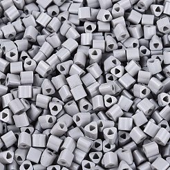 Fgbベーキングペイントガラスシードビーズ  三角形  三角穴  ゲインボロ  3.5x3.5x3.5mm  穴：1.2~1.4mm  約7250個/ポンド&nbsp;SEED-Q040-09A-17