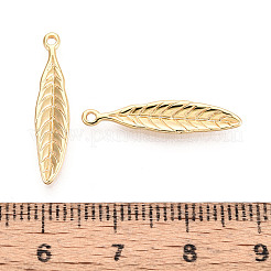 テクスチャ加工された葉の真鍮ペンダント  ニッケルフリー  18KGP本金メッキ  23x5x1.5mm  穴：1.2mm&nbsp;KK-T074-114G