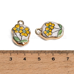 真鍮製のペンダントが付いた手作りの磁器  花のチャーム  手描き  ファミーユは磁器バラ  ゴールドカラー  きいろ  21x14x6.5mm  穴：2.5mm&nbsp;PR-CBAB520-12G