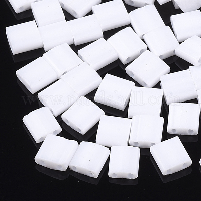 2穴不透明ガラスシードビーズ  正方形  ホワイト  5x4.5~5.5x2~2.5mm  穴：0.5~0.8mm&nbsp;SEED-S023-08A-1
