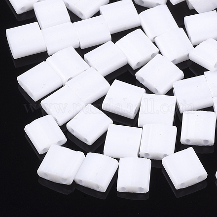 2穴不透明ガラスシードビーズ  正方形  ホワイト  5x4.5~5.5x2~2.5mm  穴：0.5~0.8mm&nbsp;SEED-S023-08A-1