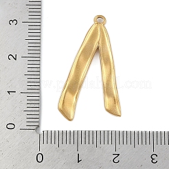 イオンプレーティング（IP）304ステンレスペンダント  文字Vのチャーム  18KGP本金メッキ  31x17x2mm  穴：1.5mm&nbsp;STAS-U019-38G
