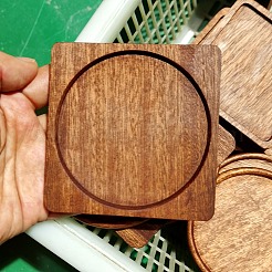 ブナ材カップマット1枚  ラウンドトレイ付きスクエアコースター  チョコレート  88x88x10mm&nbsp;WOOD-DJ0001-11