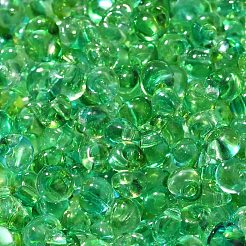 透明ベーキングペイントガラスシードビーズ  ツートン  フリンジティアドロップビーズ  春の緑  5.5x4.5x3.5mm  穴：1.2mm  約2812個/ポンド&nbsp;SEED-P006-02B-16