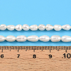天然養殖淡水パールビーズ連売り  ライス  乳白色  5~7.5x 4~4.8mm  穴：0.4mm  約26~28個/連  6.89~7.20''（17.5~18.3センチメートル）&nbsp;PEAR-N012-04W-01