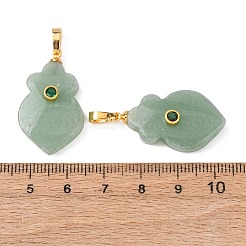 天然石グリーンアベンチュリンペンダント  真鍮製のマイクロパヴェキュービックジルコニア金具が付いたニンジンチャーム  ゴールドカラー  30x17x8mm  穴：7x4mm&nbsp;G-P628-05G-01
