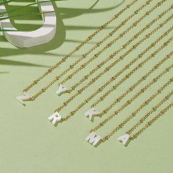 ナチュラルシェルイニシャルペンダントネックレス  金メッキ304ステンレススチールサテライトチェーン付き  文字L  ホワイト  文字L  15.74~16.14インチ（40~41cm）&nbsp;NJEW-JN03298