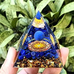 オルゴナイトピラミッド樹脂エネルギー発生器  レイキ天然ラピスラズリチップが内側にあり、ホームオフィスのデスクの装飾に使用できます。  50mm&nbsp;PW-WG8EEA8-01