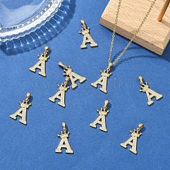 シェグレース 真鍮 マイクロパヴェ クリアキュービックジルコニア ペンダント  王冠のチャームが付いた文字「a」  カドミウムフリーと鉛フリー＆ニッケルフリー  18KGP本金メッキ  22x16x2mm  穴：5x3mm&nbsp;XGRQ5F521-809G