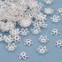 真鍮製6枚の花びらのビーズキャップ  カドミウムフリー＆鉛フリー  長持ちメッキ  花  銀  7x2.5mm  穴：1.2mm&nbsp;KK-K253-20S