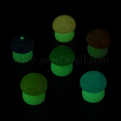 蓄光樹脂キノコ飾り  デスク装飾用の暗闇で光るキノコ  ミックスカラー  16~17x16mm&nbsp;RESI-F045-07B