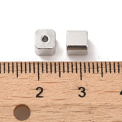 ラックメッキ真鍮スペーサービーズ  キューブ  プラチナ  5x5x5mm  穴：1mm&nbsp;KK-WH0084-15P