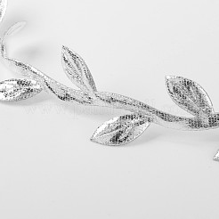 人工の葉は家の結婚式の装飾のためのつるの絹を残します  手作りDIYリースアクセサリー  銀  4mm  約10.93ヤード（10m）/ロール&nbsp;OCOR-WH0029-B03