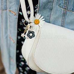 8色の花のアクリルと合金のエナメルチャームキーホルダー8個。  黄金の鉄のパーツと  キーホルダー車のキーバッグペンダント装飾  ミックスカラー  7cm&nbsp;KEYC-PH01511