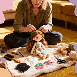 2色のウール人形の髪の毛2本  40個 4スタイル プラスチック製爪ヘアクリップ  ヘアタイ1袋  プラスチックまつげコーム1個  ミックスカラー  190x120x2mm&nbsp;DIY-NB0016-16