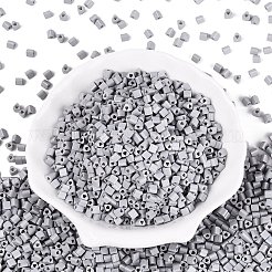 Fgbベーキングペイントガラスシードビーズ  三角形  三角穴  ゲインボロ  3.5x3.5x3.5mm  穴：1.2~1.4mm  約7250個/ポンド&nbsp;SEED-Q040-09A-17