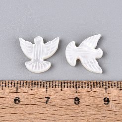 天然の白い貝殻の彫刻ペンダント  鳥のチャーム  貝殻色  13x14x2.5mm  穴：0.9mm&nbsp;SHEL-Q028-07