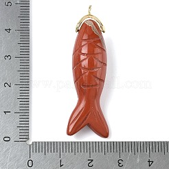 天然レッドジャスパー彫刻ペンダント  真鍮マイクロパヴェキュービックジルコニアの留め具が付いた魚のチャーム  ゴールドカラー  45.5x12.5x12mm  穴：1.6mm&nbsp;G-P599-07G-05