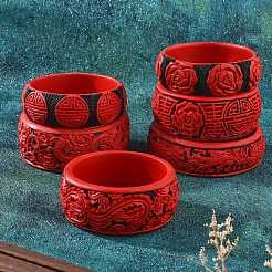 中国風の辰砂の腕輪  女性用彫刻漆器バングル  レッド  内径：2-3/8~2-3/4インチ（6.1~7.1cm）&nbsp;BJEW-U036-02