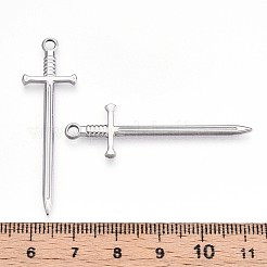 変色しない304ステンレススチールペンダント  剣のチャーム  ステンレス鋼色  45x13.5x2mm  穴：2.5mm.&nbsp;X-STAS-N098-135P