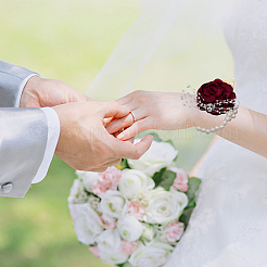 絹の布の模造花の手首  模造真珠ストレッチブレスレット付き  結婚式のための  パーティーの装飾  暗赤色  75~110x65~75x31~34mm&nbsp;AJEW-WH0285-18B