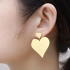 ハートのステンレススチール製ダングルスタッドピアス  18KGP本金メッキ  34x34mm&nbsp;LJ8920-1