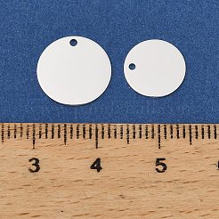 真鍮チャーム  フラットラウンドのチャーム  鉛フリー＆カドミウムフリー＆ニッケルフリー  銀  12x0.8mm  穴：1.2mm&nbsp;KK-H258-10S