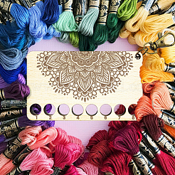 曼荼羅花柄 8 ポジション木製刺繍糸収納トレイ  レーザーカット糸スプールオーガナイザーホルダー  スイベルクラスプ付き  長方形  100x60x3mm  穴：10mm&nbsp;TOOL-WH0056-001