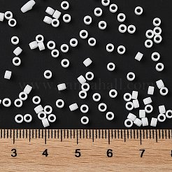 不透明色のガラスシードビーズ  シリンダー  ホワイトスモーク  2.5x2mm  穴：1.4mm&nbsp;SEED-S042-09A-02