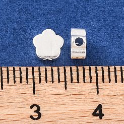 真鍮ビーズ  鉛フリー＆カドミウムフリー  花  925銀メッキ  5x5x2.5mm  穴：1.2mm&nbsp;KK-U024-18S