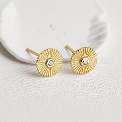 S925 スターリングシルバー フラットラウンドスタッドピアス  クリアキュービックジルコニア  ゴールドカラー  7mm&nbsp;CF6135-1