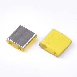 電気メッキ不透明ガラスシードビーズ  2穴  正方形  黒メッキ  きいろ  5x4.5~5.5x2~2.5mm  穴：0.5~0.8mm&nbsp;SEED-S023-18C-04B