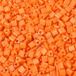 Fgbベーキングペイントガラスシードビーズ  三角形  三角穴  ダークオレンジ  3.5x3.5x3.5mm  穴：1.2~1.4mm  約7250個/ポンド&nbsp;SEED-Q040-09A-03